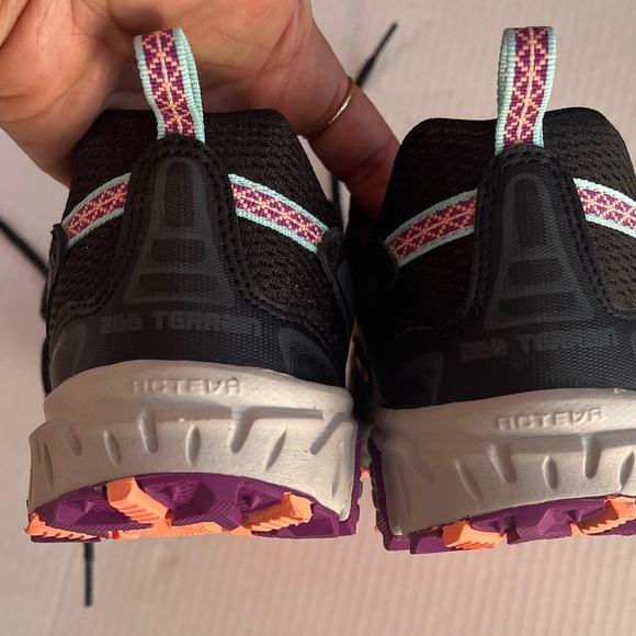 New Balance Women's Black and Purple Athletic Shoes - Picture 7 of 7